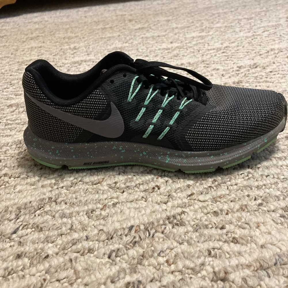 Nike Tennis Shoes